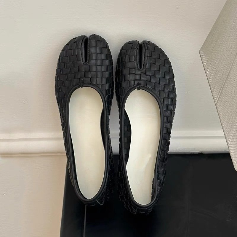 Women's Woven Lambskin Split-Toe Ballet Flat with Tabi Toe Design